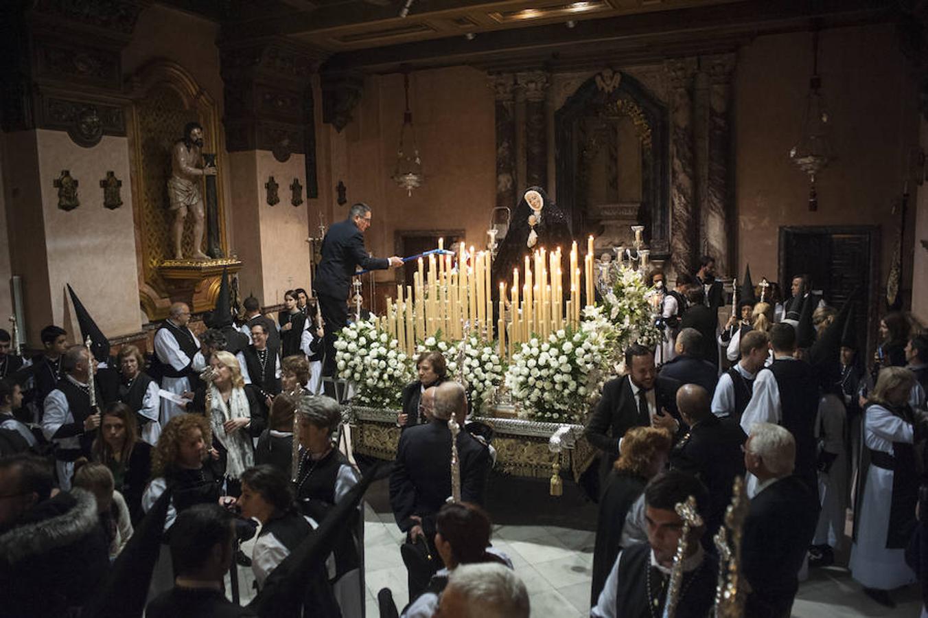 Fotos: Viernes Santo en Badajoz: La Patrona no pudo desfilar al suspenderse la procesión del rosario