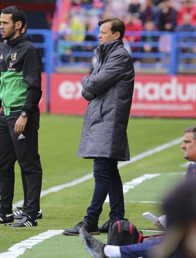 El técnico del Extremadura, Manuel Mosquera. :: J. M. Romero