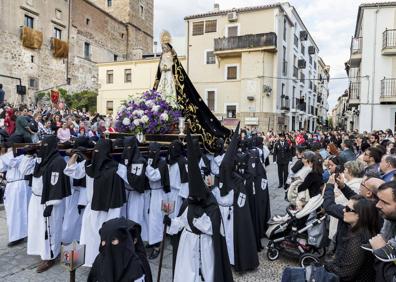 Imagen secundaria 1 - Las dos caras de la Semana Santa