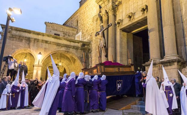 Imagen principal - Las dos caras de la Semana Santa