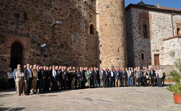 El Club Senior debate en Olivenza sobre el paro y la emigración de los jóvenes