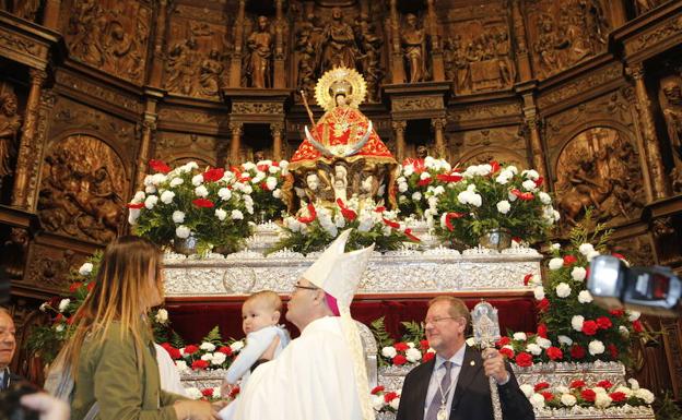 Imagen de archivo de la presentación de los niños ante la Virgen. 