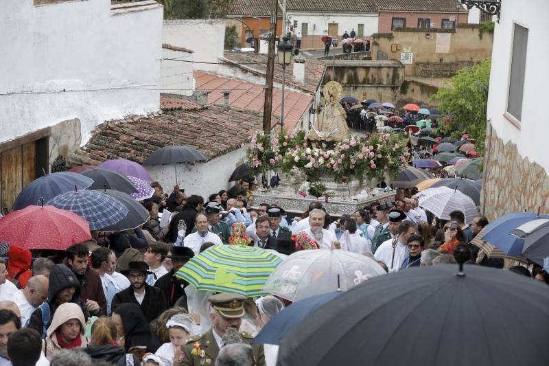 La bajada de la patrona de Cáceres se sobrepone al mal tiempo en su primer año de interés regional