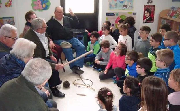 Narraciones orales de mayores a los niños, como homenaje al libro en Puebla