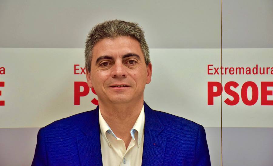 SENADOR DEL PSOE POR CÁCERES. Javier Garcinuño. 52 años. Concejal de Plasencia, cursó Empresariales en Badajoz-UNEX y es además Gestor Técnico Inmobiliario y Perito Judicial Inmobiliario. Durante 23 años trabajó en la multinacional Unilever como delegado de ventas y desde 2014 desempeña este mismo puesto en Europastry.