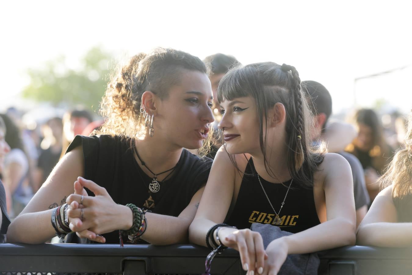 El plato fuerte de la jornada inaugural fue el regreso a los escenarios de Marea, que ha iniciado en Cáceres la gira de presentación de su último trabajo, 'El Azogue'. El líder y vocalista de la banda, Kutxhi Romero, destacó en una rueda de prensa previa al concierto el buen estado de salud del rock.