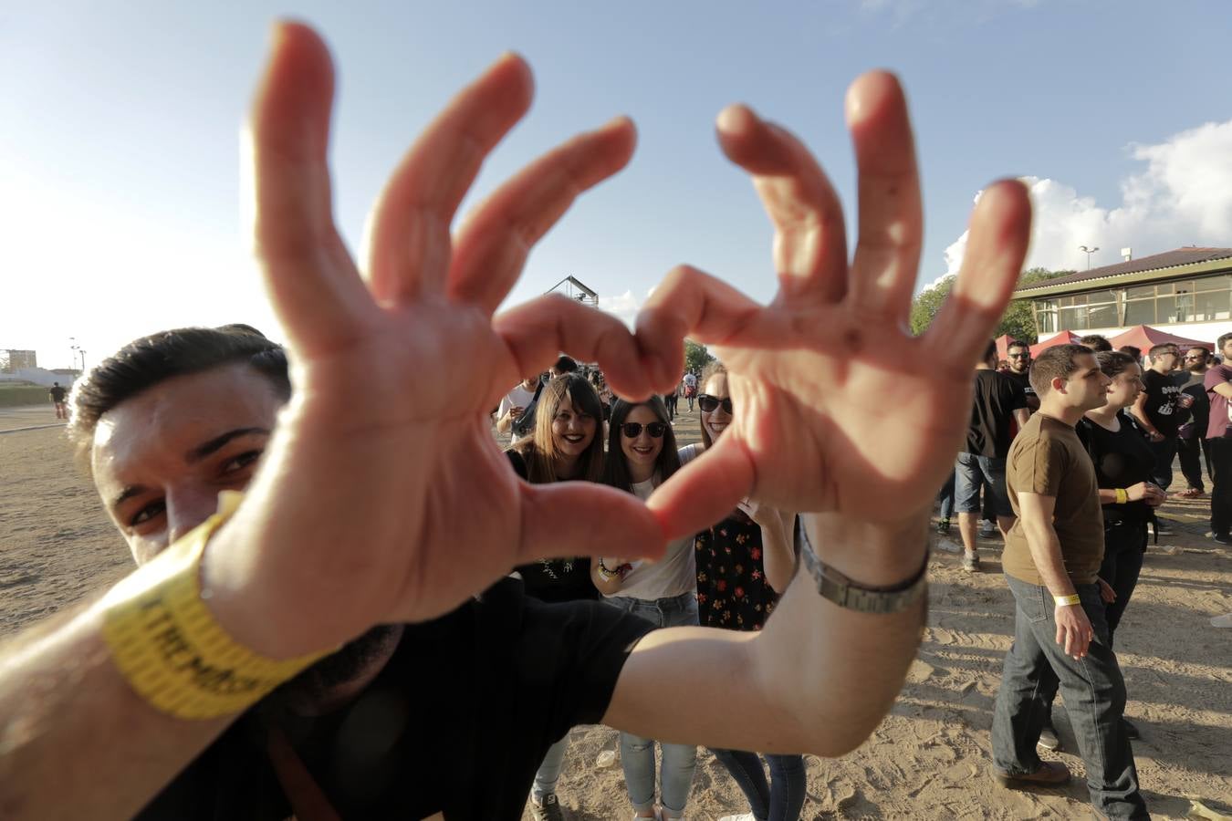 El plato fuerte de la jornada inaugural fue el regreso a los escenarios de Marea, que ha iniciado en Cáceres la gira de presentación de su último trabajo, 'El Azogue'. El líder y vocalista de la banda, Kutxhi Romero, destacó en una rueda de prensa previa al concierto el buen estado de salud del rock.