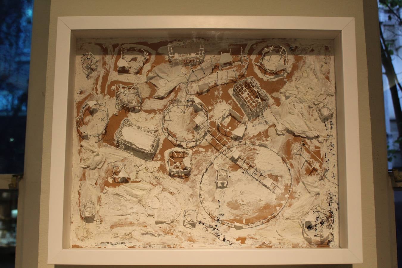 Organizada y comisariada por la Asociación de Vecinos del Casco Antiguo de Badajoz, la exposición que cada año acoge la Sala Vaquero Poblador de la Diputación de con motivo de las fiestas patronales del barrio, reúne en esta ocasión a 39 artistas relacionados de algún modo la zona intramuros de la capital pacense. La exposición se compone de pintura, fotografía, escultura, collage e instalaciones. Varios de los artistas son ya reconocidos y avalados por la crítica, mientras que otros, en general más jóvenes, buscan su sitio en el mundo del Arte y encuentran una oportunidad para exponer y dar a conocer su obra en la Sala Vaquero Poblador. Se puede visitar hasta el 11 de mayo.