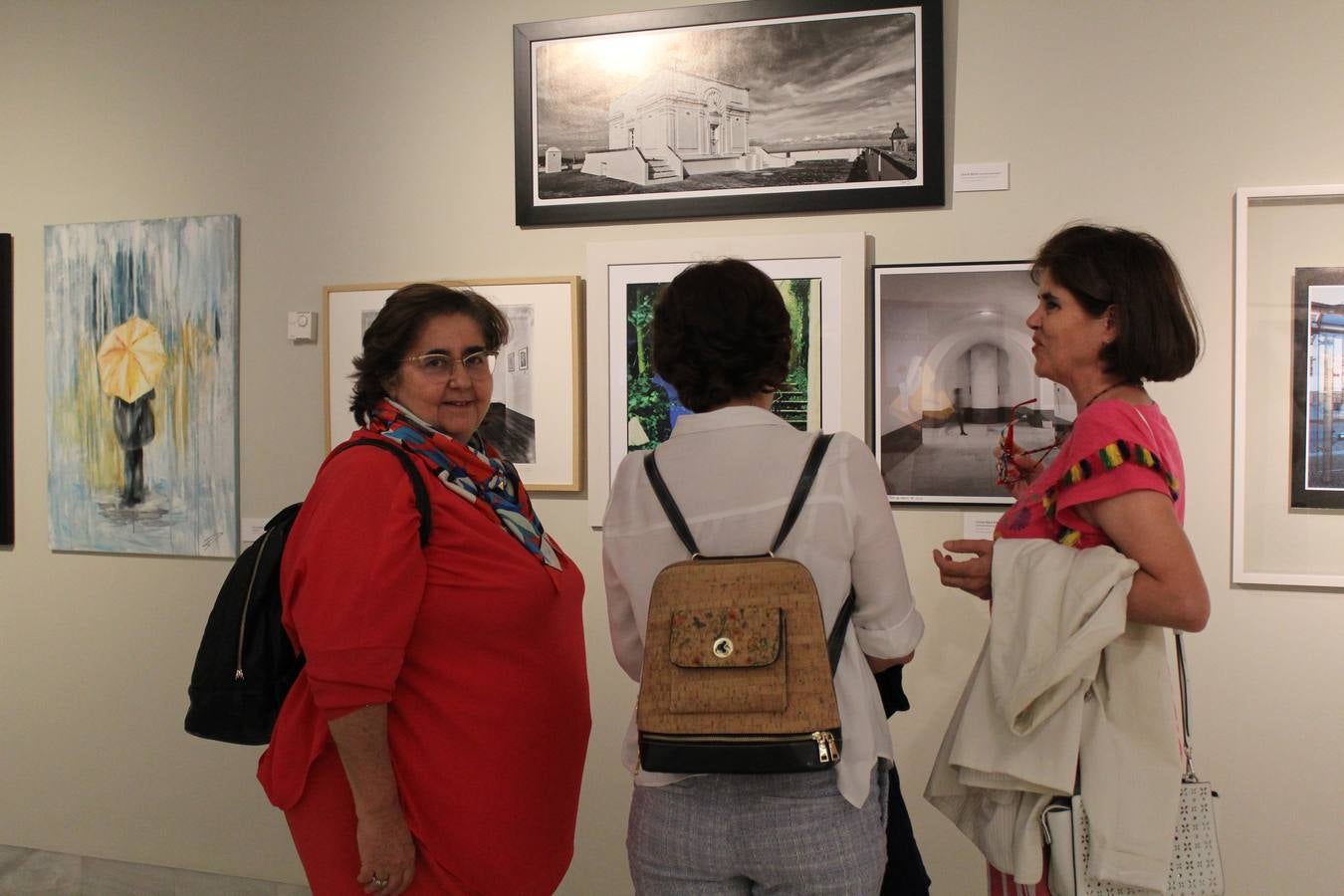Organizada y comisariada por la Asociación de Vecinos del Casco Antiguo de Badajoz, la exposición que cada año acoge la Sala Vaquero Poblador de la Diputación de con motivo de las fiestas patronales del barrio, reúne en esta ocasión a 39 artistas relacionados de algún modo la zona intramuros de la capital pacense. La exposición se compone de pintura, fotografía, escultura, collage e instalaciones. Varios de los artistas son ya reconocidos y avalados por la crítica, mientras que otros, en general más jóvenes, buscan su sitio en el mundo del Arte y encuentran una oportunidad para exponer y dar a conocer su obra en la Sala Vaquero Poblador. Se puede visitar hasta el 11 de mayo.