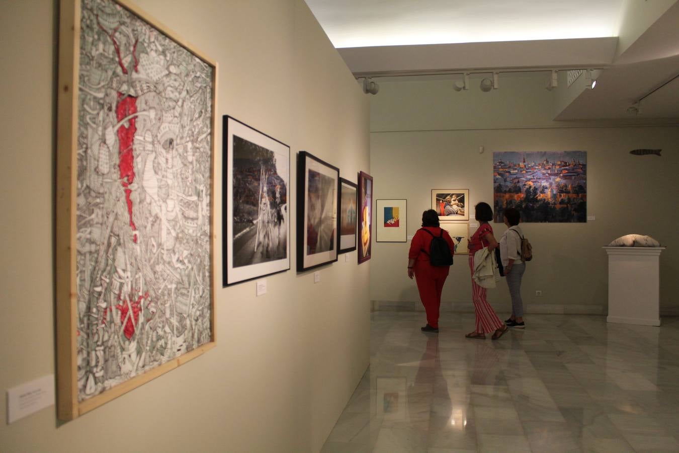 Organizada y comisariada por la Asociación de Vecinos del Casco Antiguo de Badajoz, la exposición que cada año acoge la Sala Vaquero Poblador de la Diputación de con motivo de las fiestas patronales del barrio, reúne en esta ocasión a 39 artistas relacionados de algún modo la zona intramuros de la capital pacense. La exposición se compone de pintura, fotografía, escultura, collage e instalaciones. Varios de los artistas son ya reconocidos y avalados por la crítica, mientras que otros, en general más jóvenes, buscan su sitio en el mundo del Arte y encuentran una oportunidad para exponer y dar a conocer su obra en la Sala Vaquero Poblador. Se puede visitar hasta el 11 de mayo.
