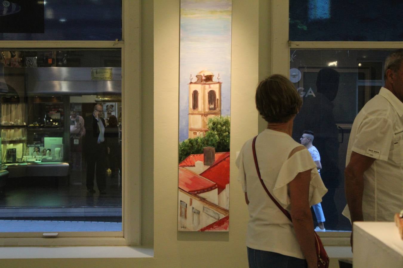 Organizada y comisariada por la Asociación de Vecinos del Casco Antiguo de Badajoz, la exposición que cada año acoge la Sala Vaquero Poblador de la Diputación de con motivo de las fiestas patronales del barrio, reúne en esta ocasión a 39 artistas relacionados de algún modo la zona intramuros de la capital pacense. La exposición se compone de pintura, fotografía, escultura, collage e instalaciones. Varios de los artistas son ya reconocidos y avalados por la crítica, mientras que otros, en general más jóvenes, buscan su sitio en el mundo del Arte y encuentran una oportunidad para exponer y dar a conocer su obra en la Sala Vaquero Poblador. Se puede visitar hasta el 11 de mayo.