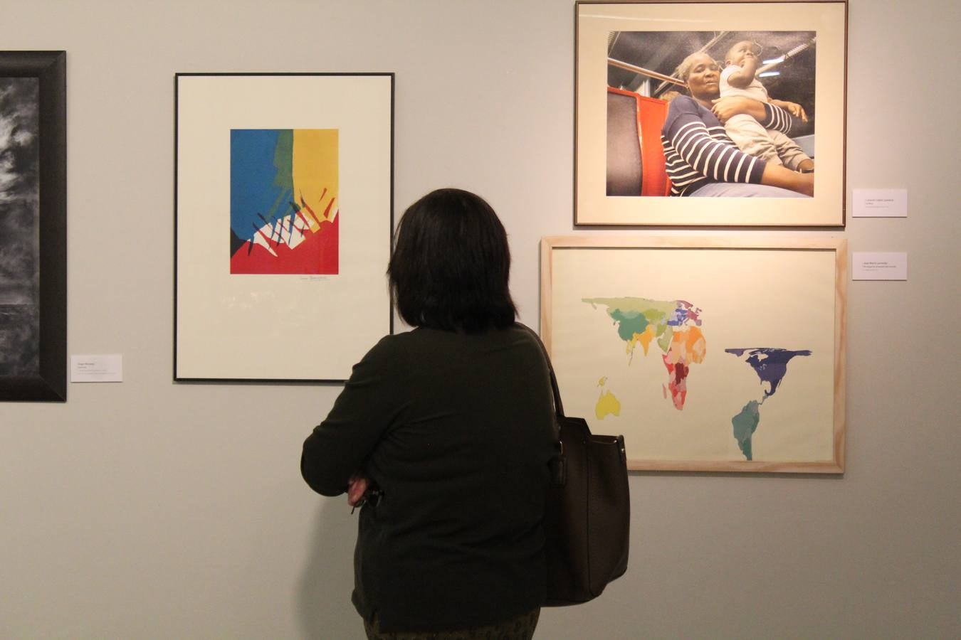 Organizada y comisariada por la Asociación de Vecinos del Casco Antiguo de Badajoz, la exposición que cada año acoge la Sala Vaquero Poblador de la Diputación de con motivo de las fiestas patronales del barrio, reúne en esta ocasión a 39 artistas relacionados de algún modo la zona intramuros de la capital pacense. La exposición se compone de pintura, fotografía, escultura, collage e instalaciones. Varios de los artistas son ya reconocidos y avalados por la crítica, mientras que otros, en general más jóvenes, buscan su sitio en el mundo del Arte y encuentran una oportunidad para exponer y dar a conocer su obra en la Sala Vaquero Poblador. Se puede visitar hasta el 11 de mayo.