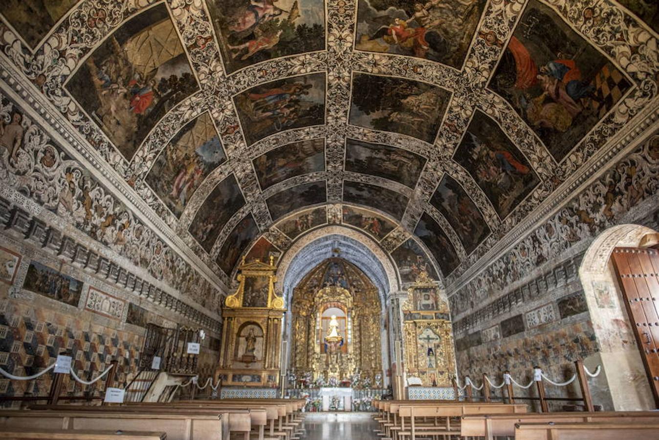 Ermita del Ara. Ubicada en Fuente del Arco, los frescos de su bóveda central le valen el apodo de ‘Capilla Sixtina’ de Extremadura. 