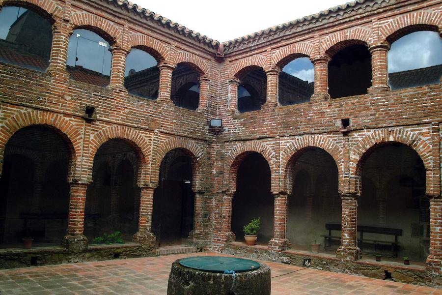 Monasterio de Tentudía. Ubicado en Calera de León, fue sede de la Orden Militar de Santiago.