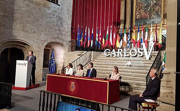 Vara aboga por los «puentes de entendimiento» en Europa y dejar atrás a quienes hacen ruido con «ecos de populismo»