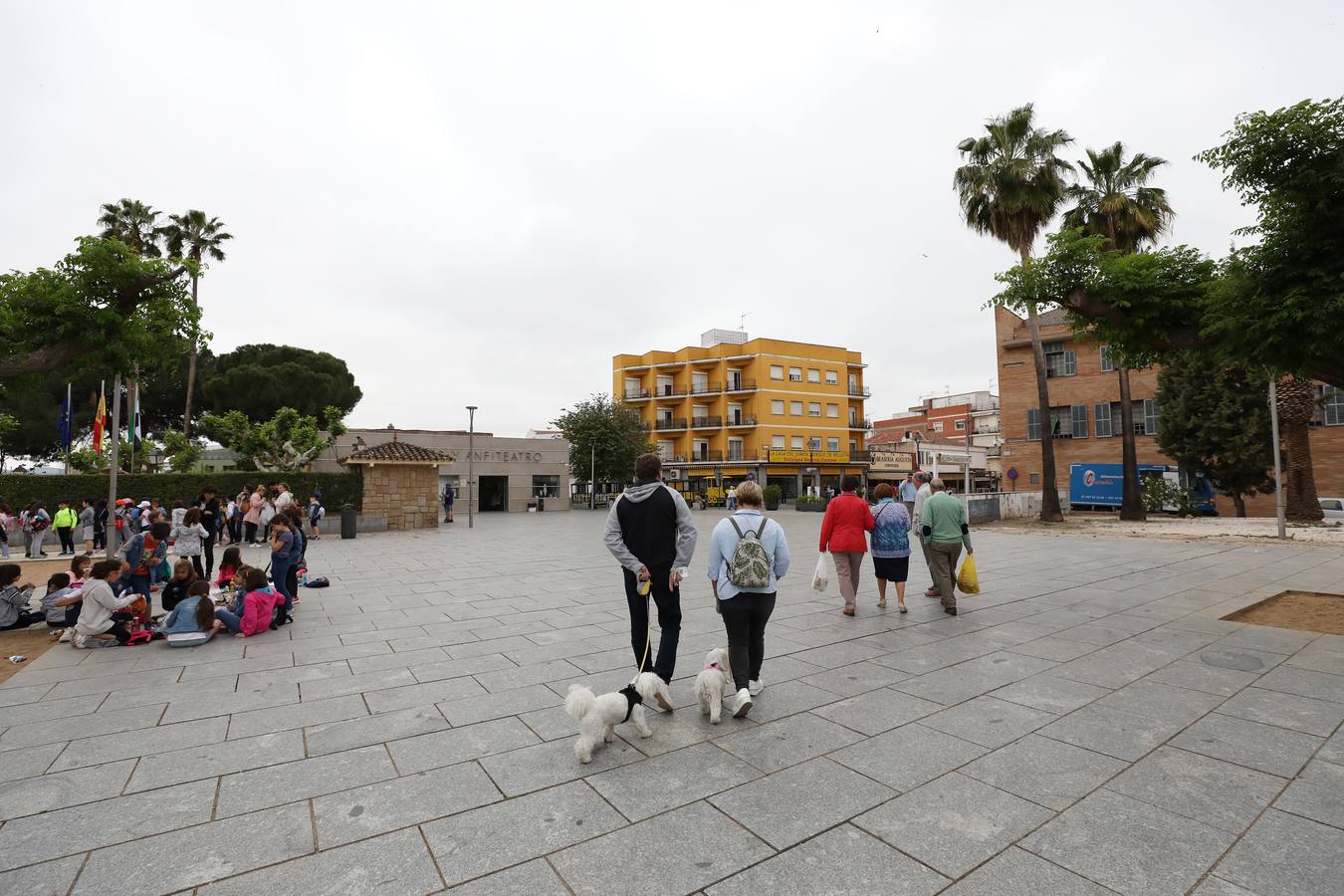 La Escuela de Arte y Superior de Diseño de Mérida abre una muestra en torno a esta disciplina a cargo de Jesús Antonio Martínez Lombó. Desde la Antigüedad a nuestros días, el arte del mosaico se ha empleado en paredes y suelos como una 'pintura en piedra' dedicada a los más nobles asuntos o al mero ornato suntuario», recuerdan desde el Ciclo Superior de Mosaicos con respecto a la exposición que inauguran este viernes 3 de mayo a las 20:00 en la sala de exposiciones de la Escuela de Arte. La muestra podrá verse hasta el 16 de mayo en el horario de mañana, con entrada gratuita.
