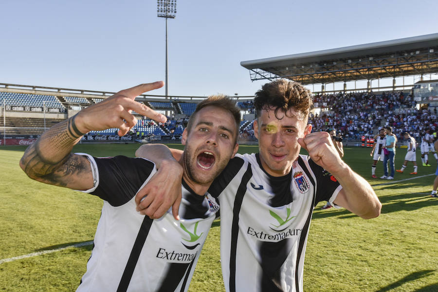 El equipo pacense gana por 2-0 al Sevilla Atlético obra el milagro de Nafti de clasificarse para el playoff y emplaza a su afición a dentro de quince días camino ya del asencenso