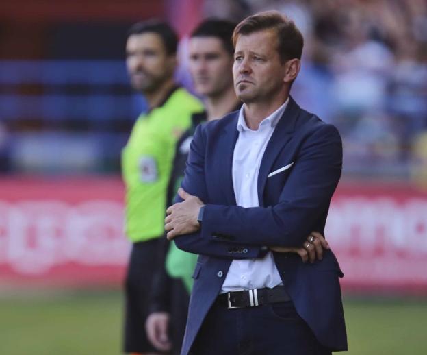 Manuel Mosquera durante el partido ante el Zaragoza. :: J. M. Romero