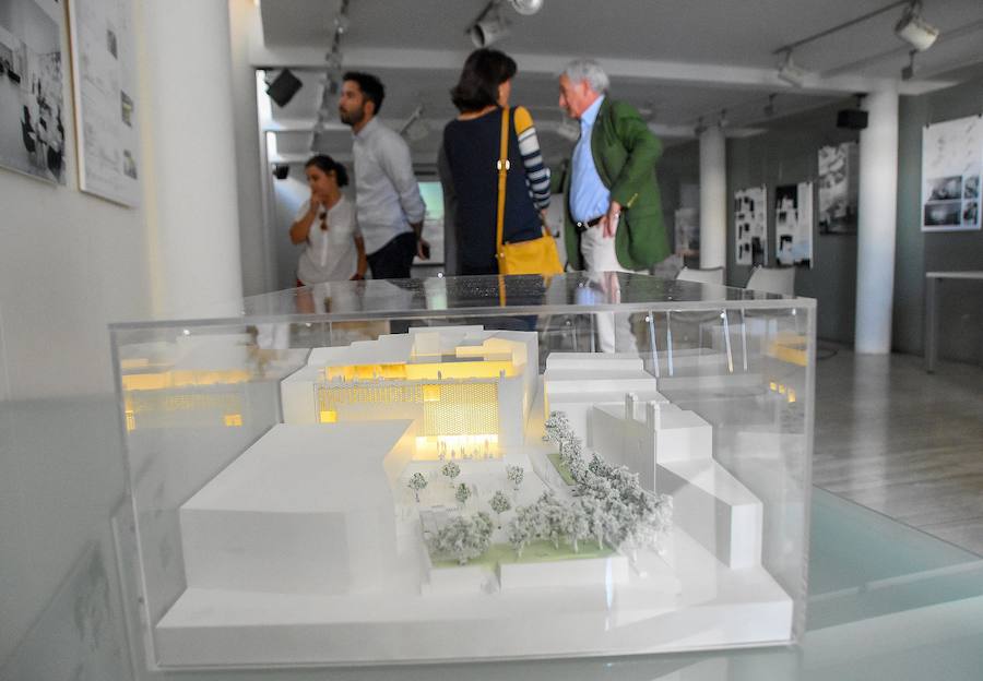 El edificio se levantará en una parcela entre las plazas San José y Luis de Morales. Los arquitectos Ángel Ganivet y Juan Carlos Sánchez son los artífices del proyecto 