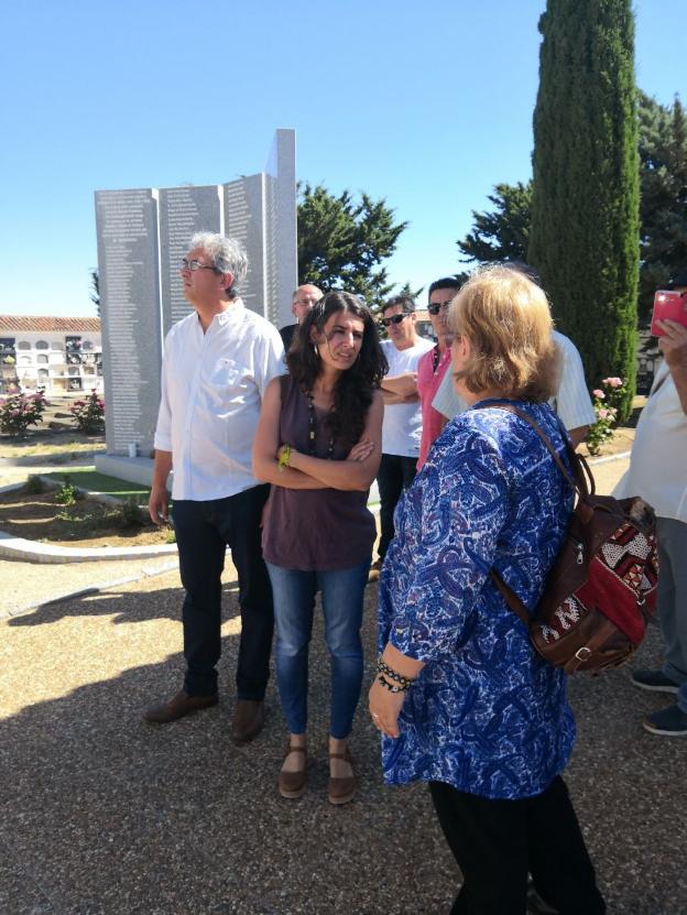 Irene de Miguel visitó ayer el campo de concentración de Castuera. :: hoy