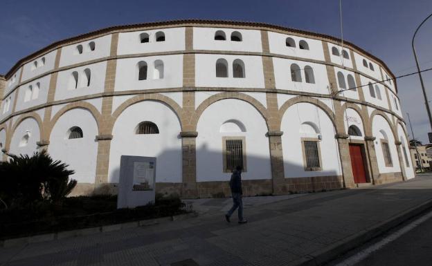 La cubierta de la Plaza de Toros de Cáceres se someterá a una renovación integral