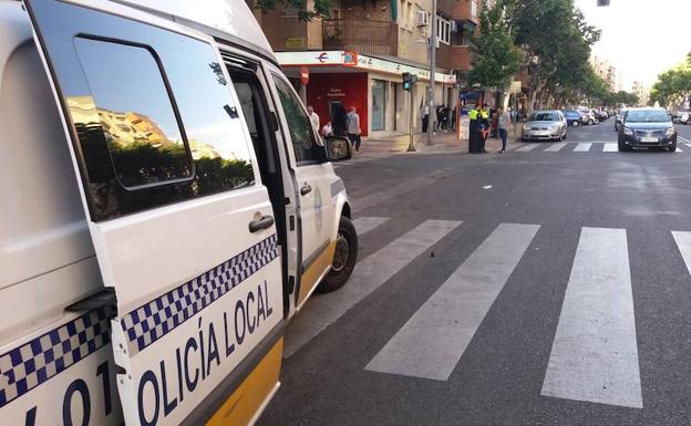 Un hombre de 52 años resulta herido en Badajoz al ser golpeada la bicicleta que conducía por un coche 