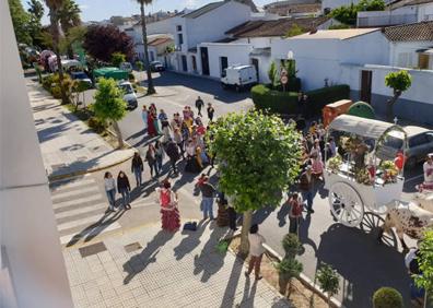Imagen secundaria 1 - Varias capturas de la comitiva