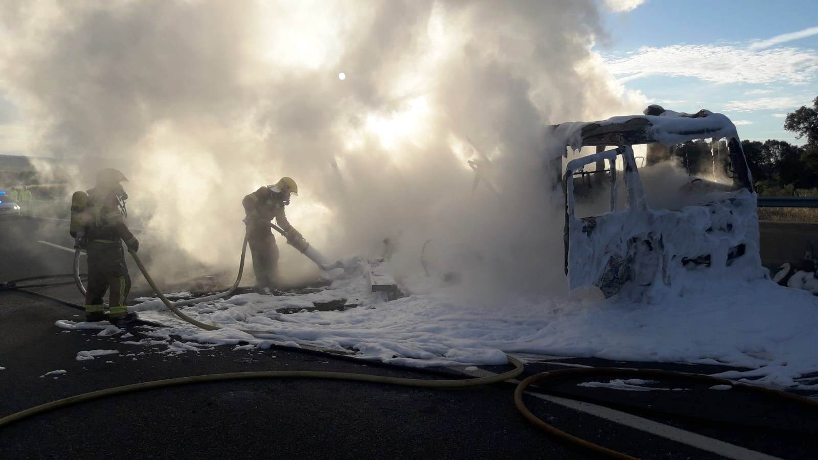 Sus ocupantes resultaron ilesos al abandonar el vehículo con rapidez