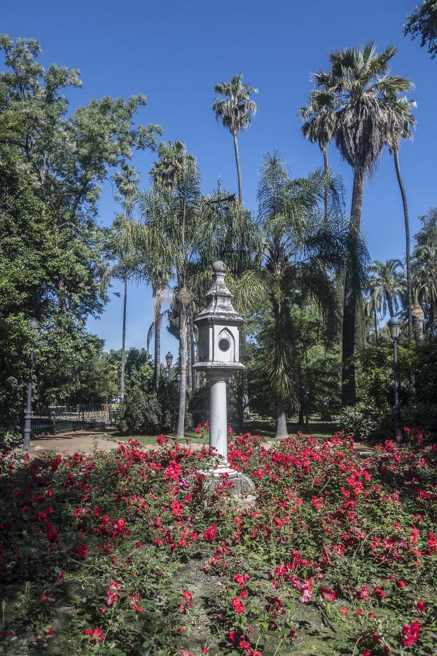 La columna meteorológica, en el parque de Castelar. :: pakopí