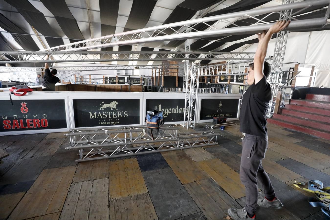 El encendido oficial será el martes 28 y la música de los 'cacharritos' estará incronizada para que suene lo mismo en todo el recinto