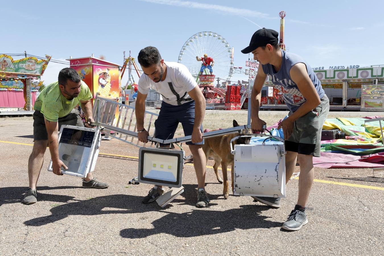 El encendido oficial será el martes 28 y la música de los 'cacharritos' estará incronizada para que suene lo mismo en todo el recinto