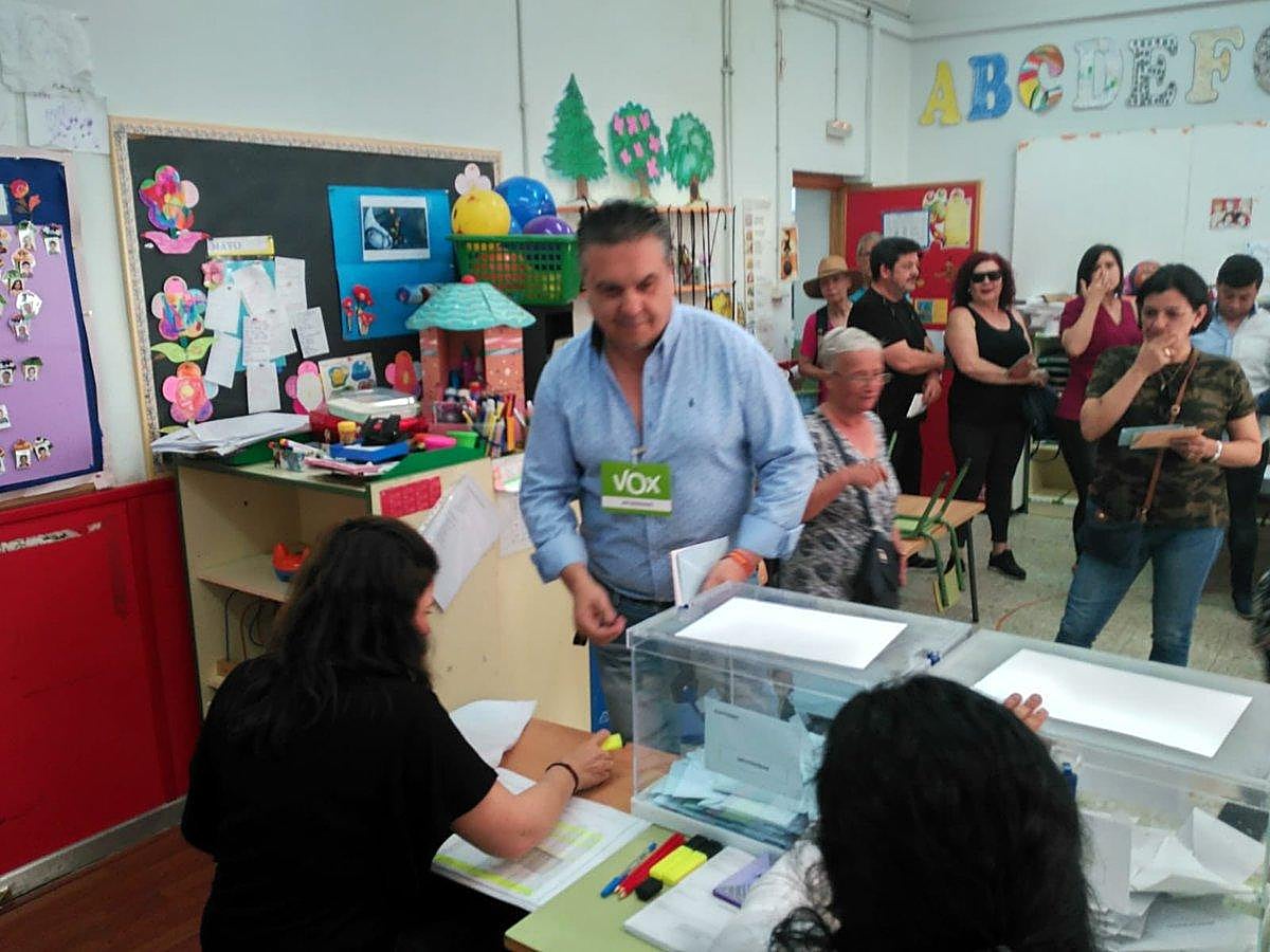 “Lo importante hoy es que la gente vote”, dice el candidato de Vox, Javier F. García. 