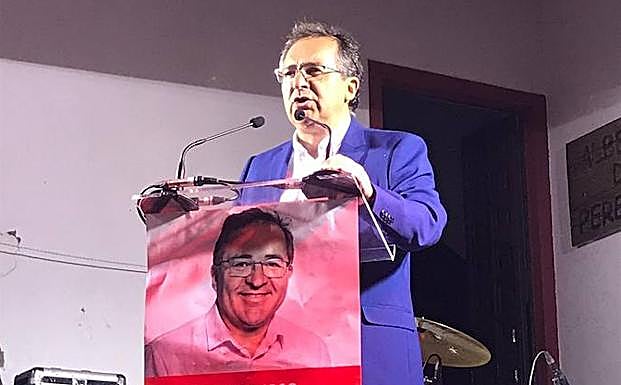 El alcalde de la localidad, Rafael Pacheco. 