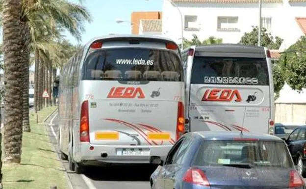 La Junta fija los servicios mínimos por la huelga en LEDA y mantiene todas las rutas de transporte escolar