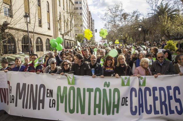 Manifestación contra el proyecto de la mina de litio en abril de 2018. :: hoy
