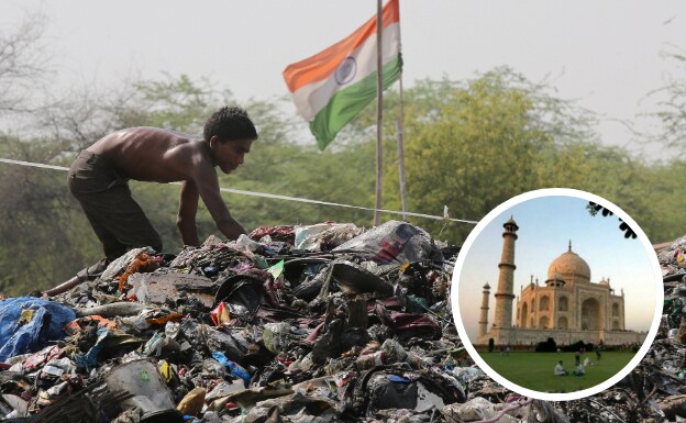 Un indio se sube a una montaña de basura en búsqueda de material reutilizable, este martes, en Taimoor Nagar, Nueva Delhi (India) y detalle del Taj Mahal.