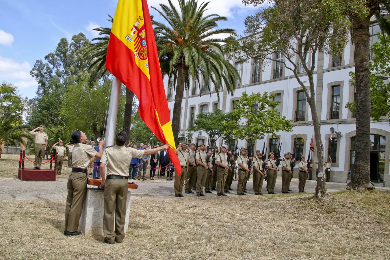 Acto de homenaje a los que dieron su vida por España, en el marco de la celebración del Día de las Fuerzas Armadas, en el Acuertalamiento Infanta Isabel, sede de la Subdelegación de Defensa en Cáceres.