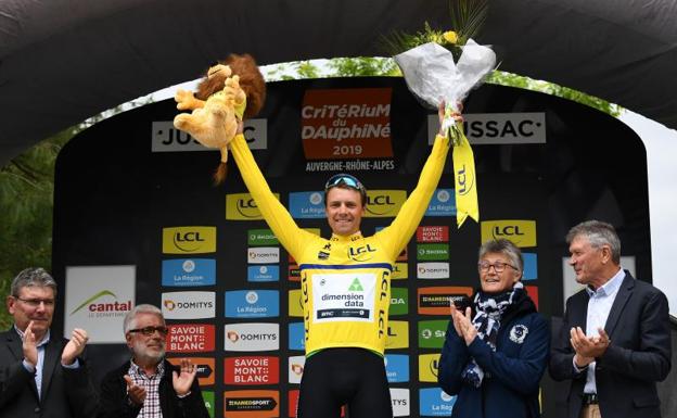 Edvald Boasson Hagen, con el maillot de líder del Dauphiné. 