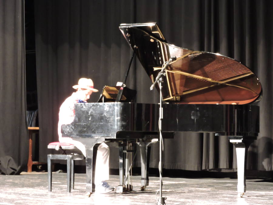 Fotos: 70 Fotos del concierto de fin de curso de la escuela de música de Fregenal