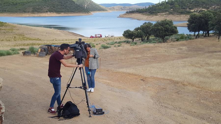 Los equipos de emergencia han rescatado a otras dos personas, que también habían caído desde una embarcación 