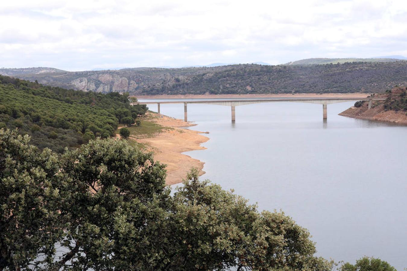 Once pueblos pacenses componen un territorio que goza de una gran variedad de hábitats, que sirven para dar cobijo a diferentes especies de flora y fauna
