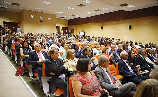 El Colegio de Médicos celebró su día. :: A.M.