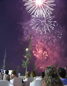 Imagen secundaria 2 - Colas para entrar en las casetas del ferial de Badajoz de madrugada