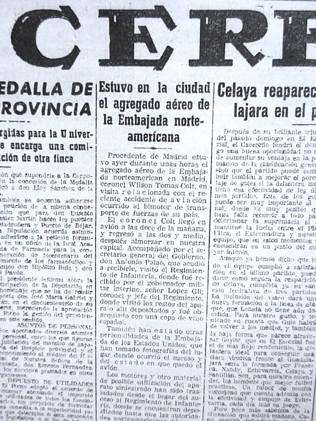 Noticia de la visita a Cáceres del agregado aéreo de la embajada norteamericana, publicada el 13 de febrero de 1954.