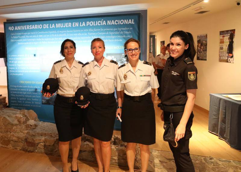 La capital extremeña es la quinta ciudad que acoge esta muestra, uno de los actos más importantes de la celebración durante todo este año del 40 aniversario de la incorporación de la mujer a la Policía Nacional