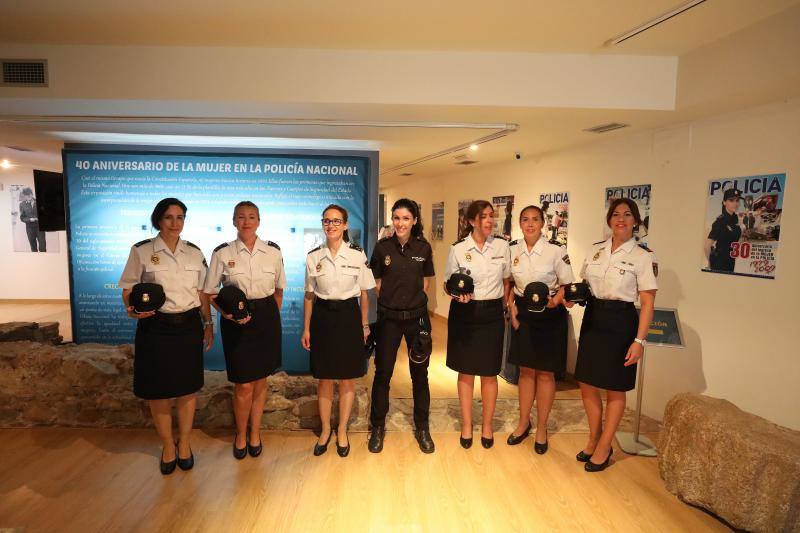 La capital extremeña es la quinta ciudad que acoge esta muestra, uno de los actos más importantes de la celebración durante todo este año del 40 aniversario de la incorporación de la mujer a la Policía Nacional