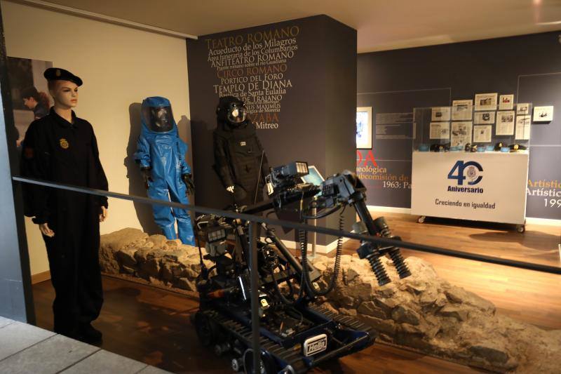 La capital extremeña es la quinta ciudad que acoge esta muestra, uno de los actos más importantes de la celebración durante todo este año del 40 aniversario de la incorporación de la mujer a la Policía Nacional