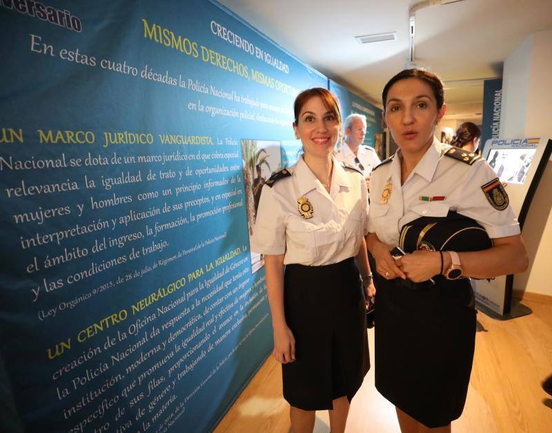 La capital extremeña es la quinta ciudad que acoge esta muestra, uno de los actos más importantes de la celebración durante todo este año del 40 aniversario de la incorporación de la mujer a la Policía Nacional