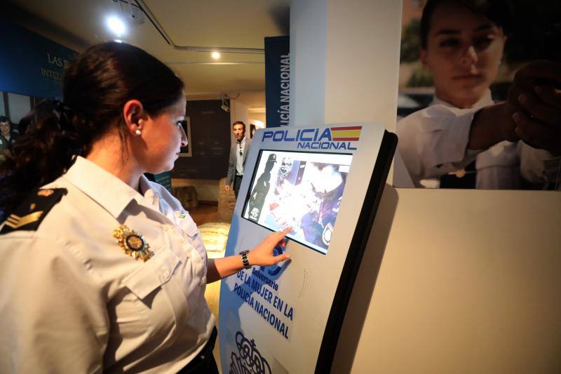 La capital extremeña es la quinta ciudad que acoge esta muestra, uno de los actos más importantes de la celebración durante todo este año del 40 aniversario de la incorporación de la mujer a la Policía Nacional