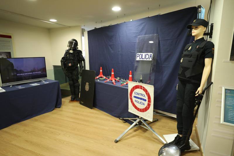 La capital extremeña es la quinta ciudad que acoge esta muestra, uno de los actos más importantes de la celebración durante todo este año del 40 aniversario de la incorporación de la mujer a la Policía Nacional